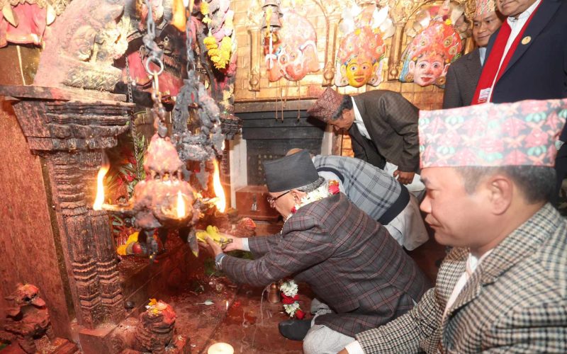 पूजापाठमा प्रधानमन्त्री प्रचण्ड