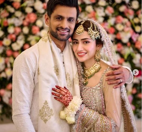सानिया मिर्जासँगको सम्बन्ध विच्छेदको खबर बिच शोएब मलिकले विवाह गरेका साना जावेद को हुन् ?
