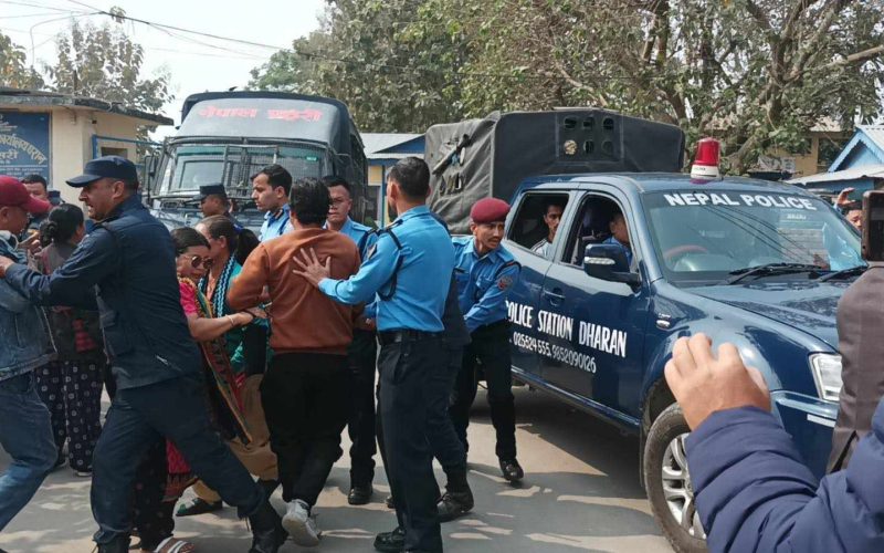धरानमा प्रहरी र स्थानीयबिच झडप