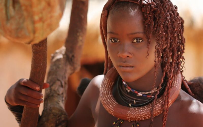 अफ्रिकाको हिम्बा जनजाति, जो बिहेको दिनमा मात्रै नुहाउँछन्