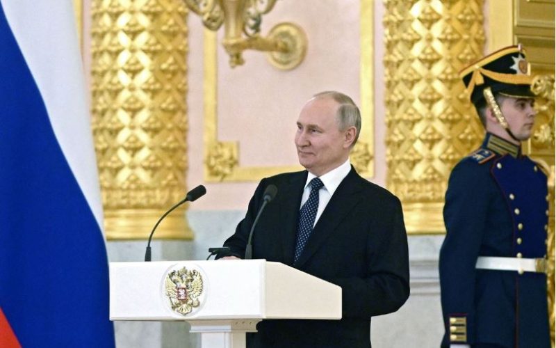 पुटिनसँग तीन जना लडदैँ छन् राष्ट्रपति निर्वाचनमा, छैटौँ पटक राष्ट्रप्रमुख बन्ने लगभग पक्का