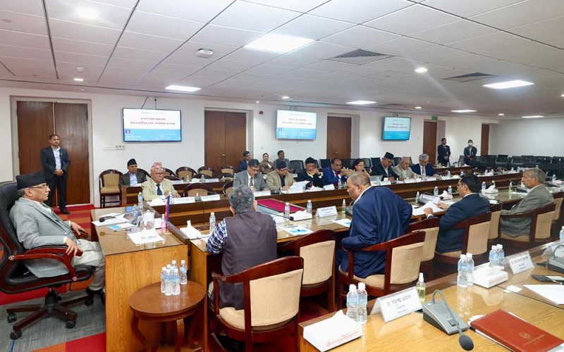 प्रधानमन्त्रीको उपस्थितिमा १६औँ योजनाका विषयमा छलफल