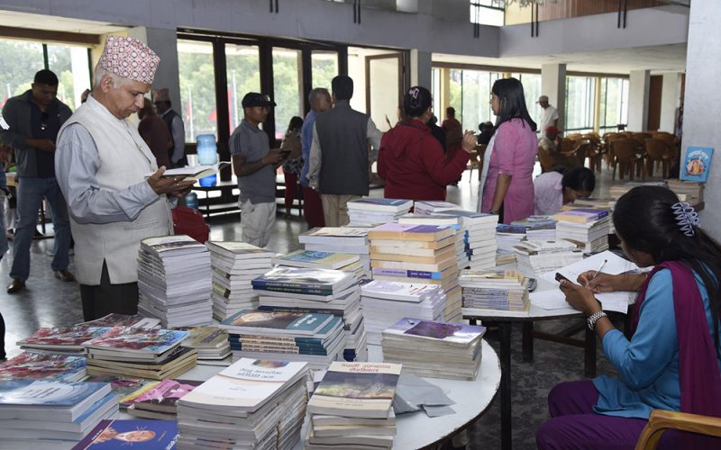 राष्ट्रियसभा गृहमा करिब ५ सय लेखिकाका एक हजार पुस्तक प्रदर्शनीमा