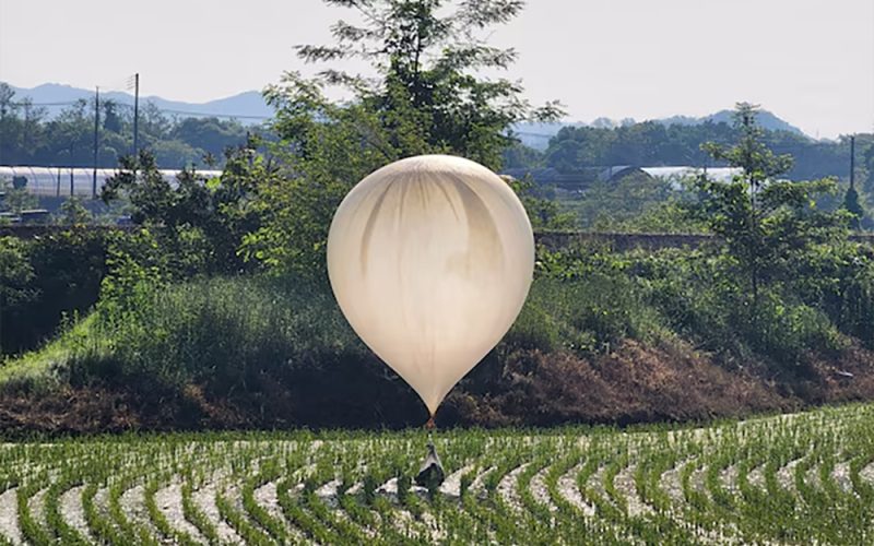 दक्षिण कोरियामा बेलुनमार्फत फोहोर पठाउँदै किम