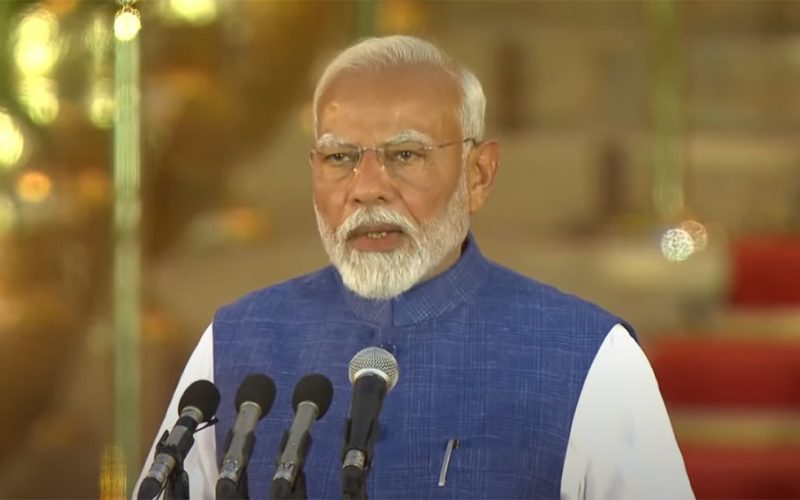 नरेन्द्र मोदीले लिए प्रधानमन्त्रीको शपथ