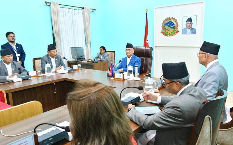 ओली सरकारको पहिलो मन्त्रिपरिषद्ले के के निर्णय गर्‍यो ?