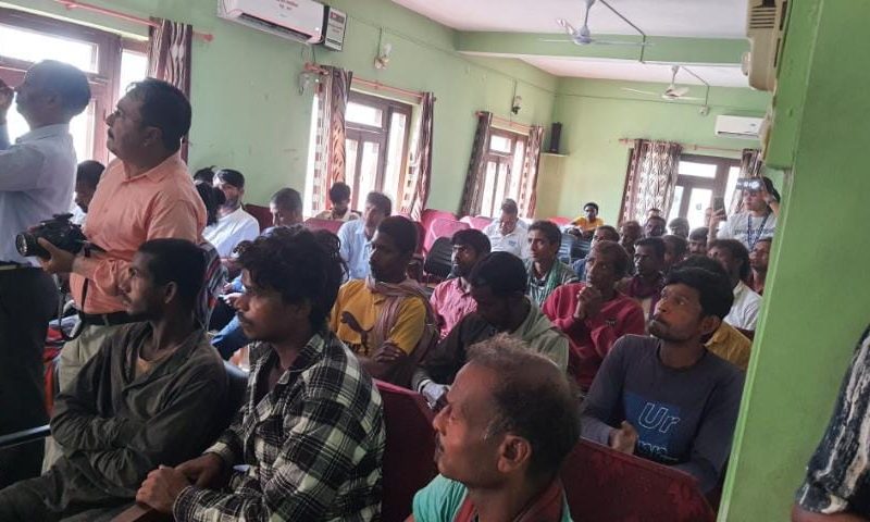 भारतमा बन्धक बनाइएका २८ मजदुरको उद्धार, प्रधानमन्त्री ओलीले दिए सचिवलाई धन्यवाद